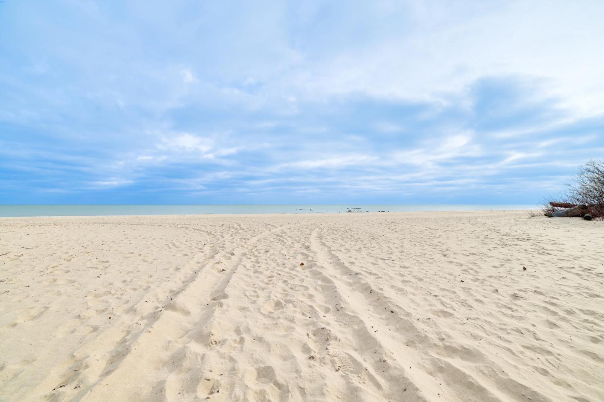 Scenic Evans Hideaway Steps To Lake Huron! Oscoda Εξωτερικό φωτογραφία