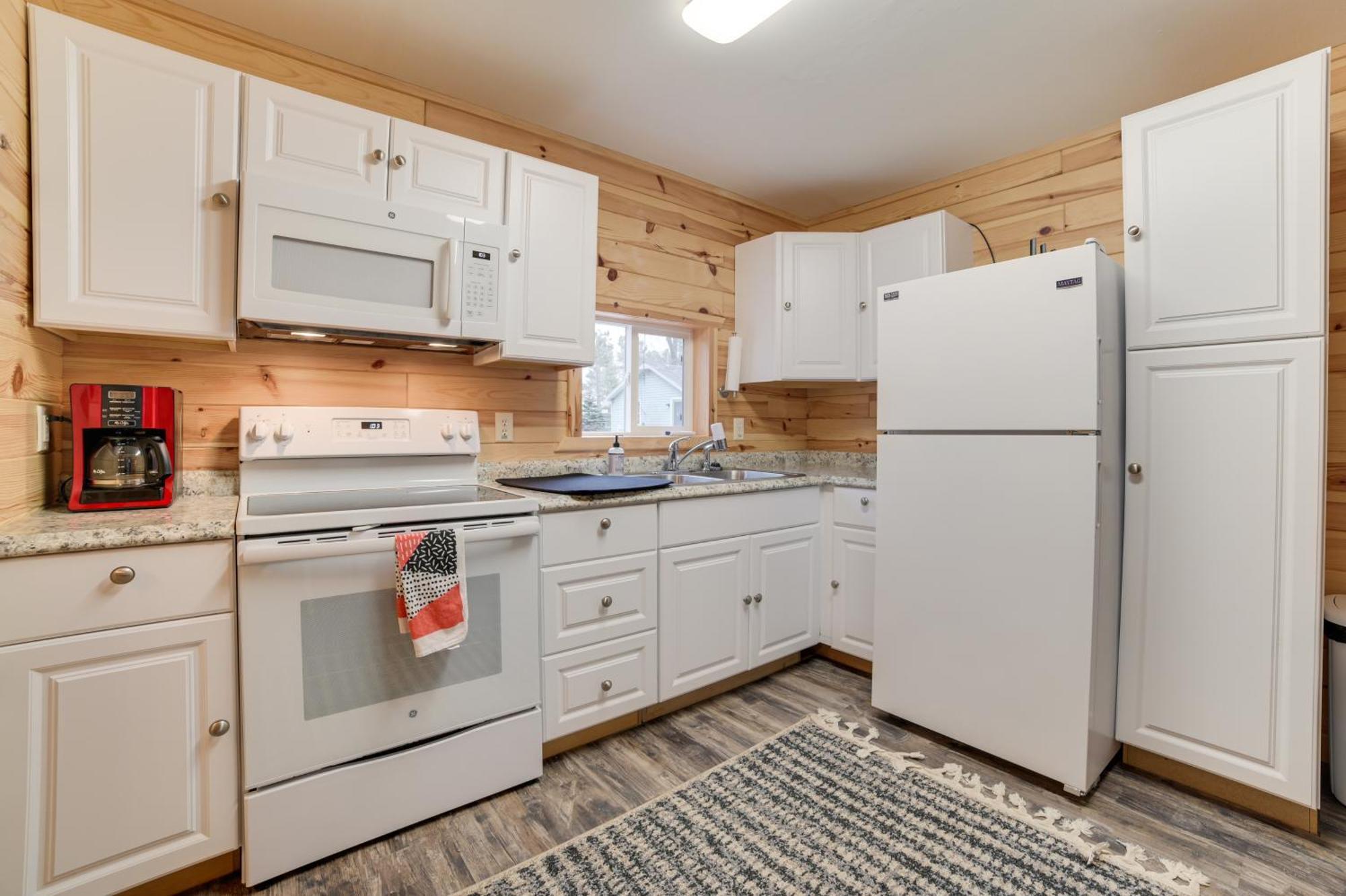 Scenic Evans Hideaway Steps To Lake Huron! Oscoda Εξωτερικό φωτογραφία