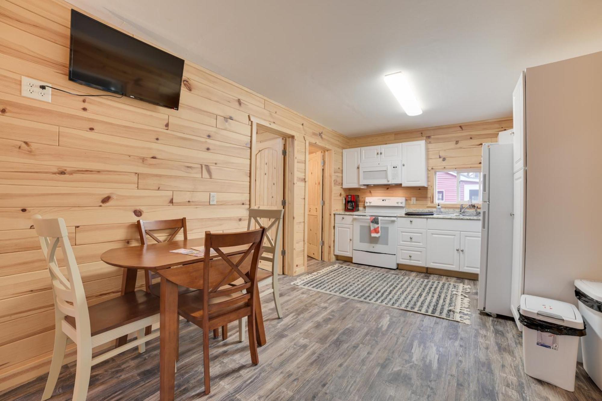Scenic Evans Hideaway Steps To Lake Huron! Oscoda Εξωτερικό φωτογραφία