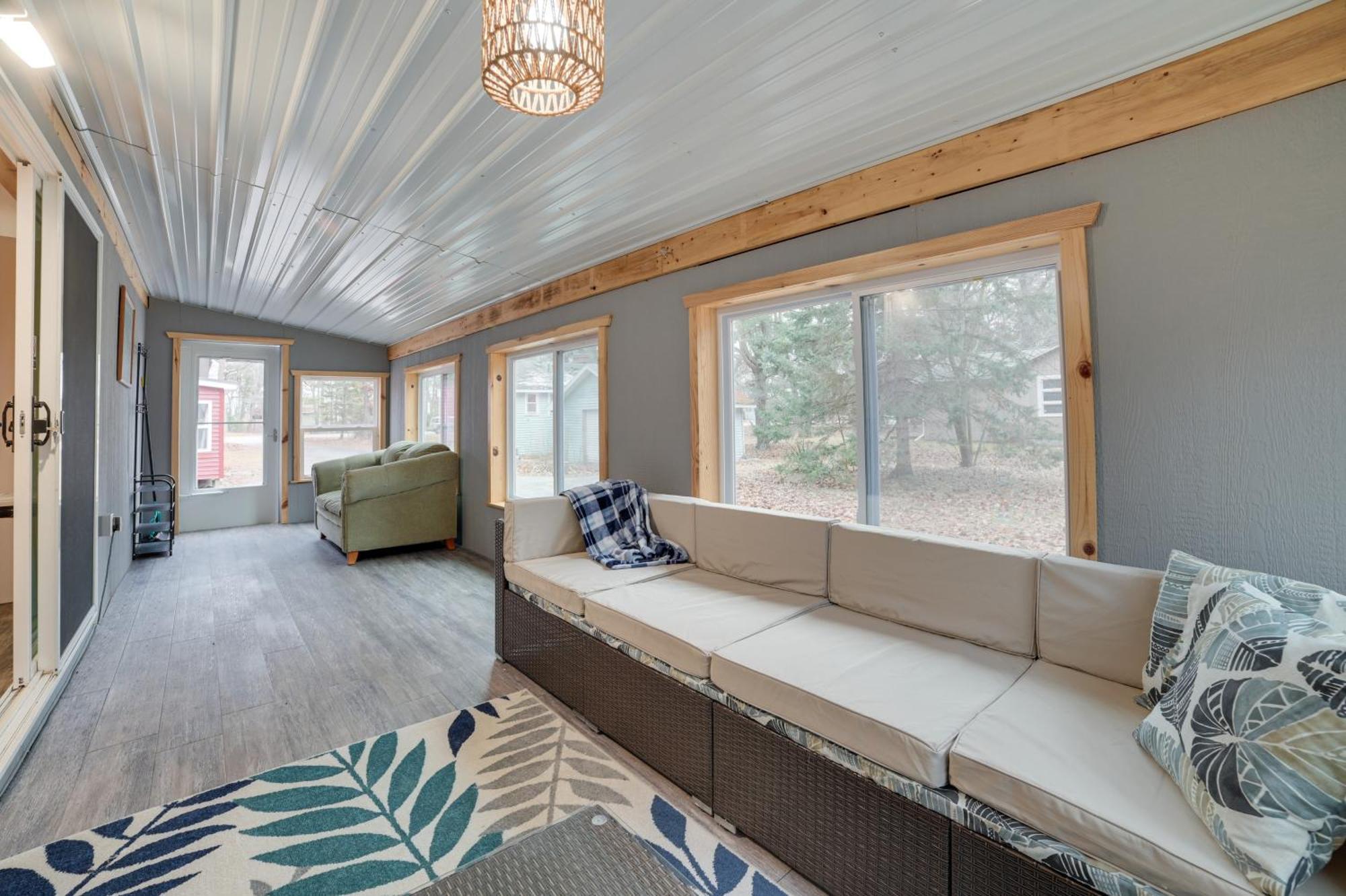 Scenic Evans Hideaway Steps To Lake Huron! Oscoda Εξωτερικό φωτογραφία