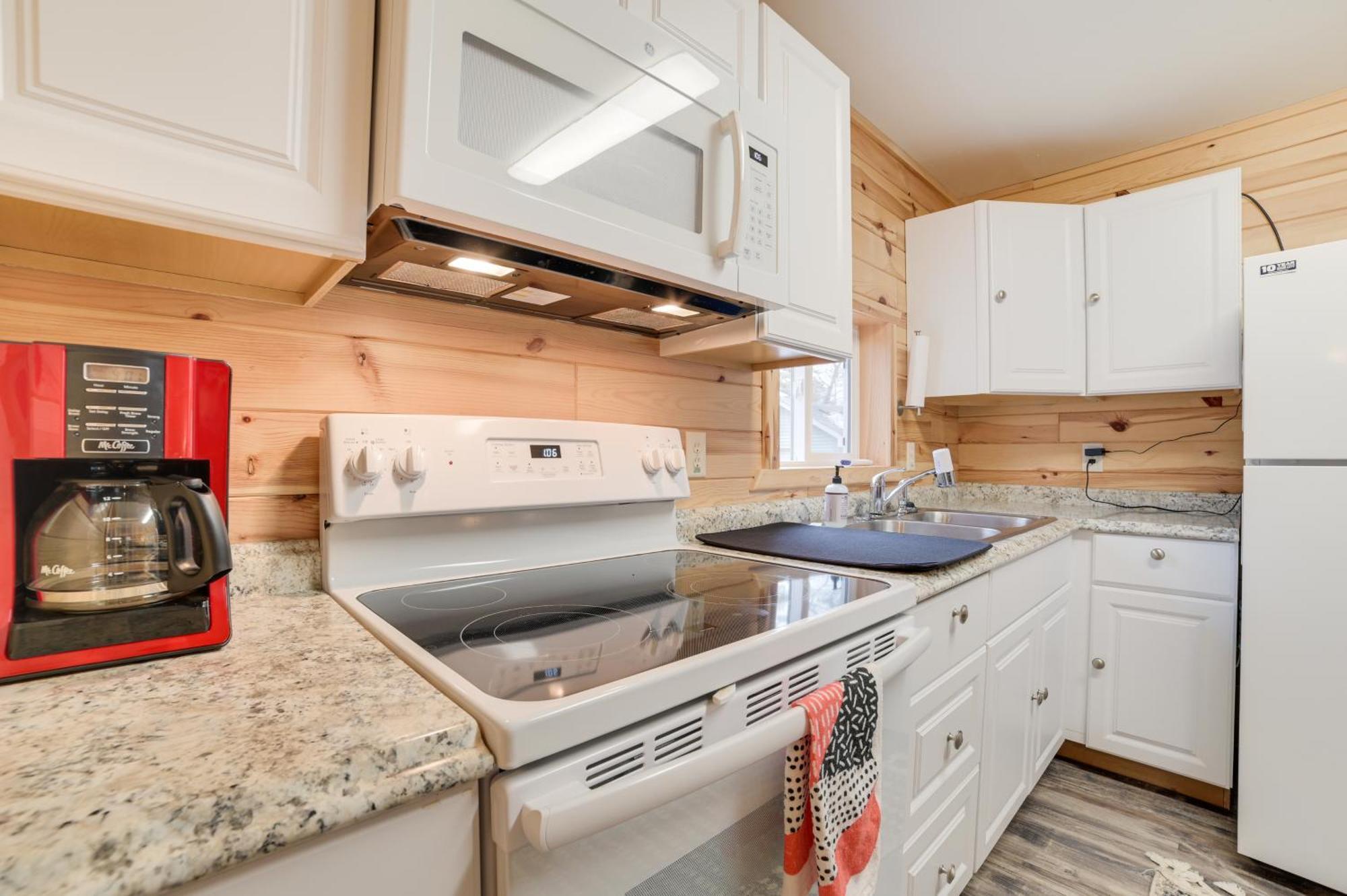 Scenic Evans Hideaway Steps To Lake Huron! Oscoda Εξωτερικό φωτογραφία